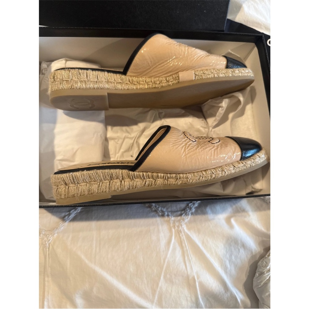 Chanel Tan and Black Mules - Picture 5 of 12